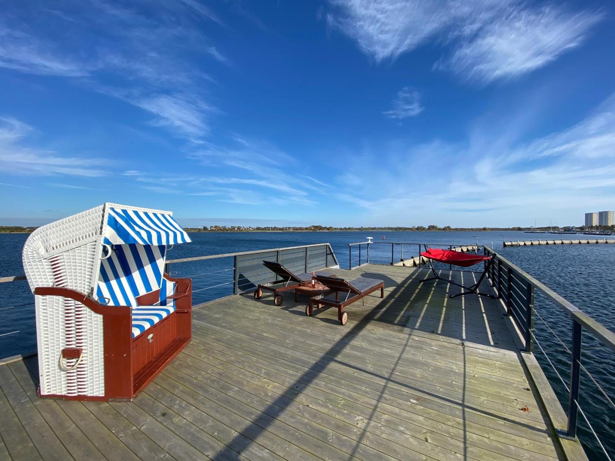 Hausboot Bali Hotel Fehmarn Exterior photo