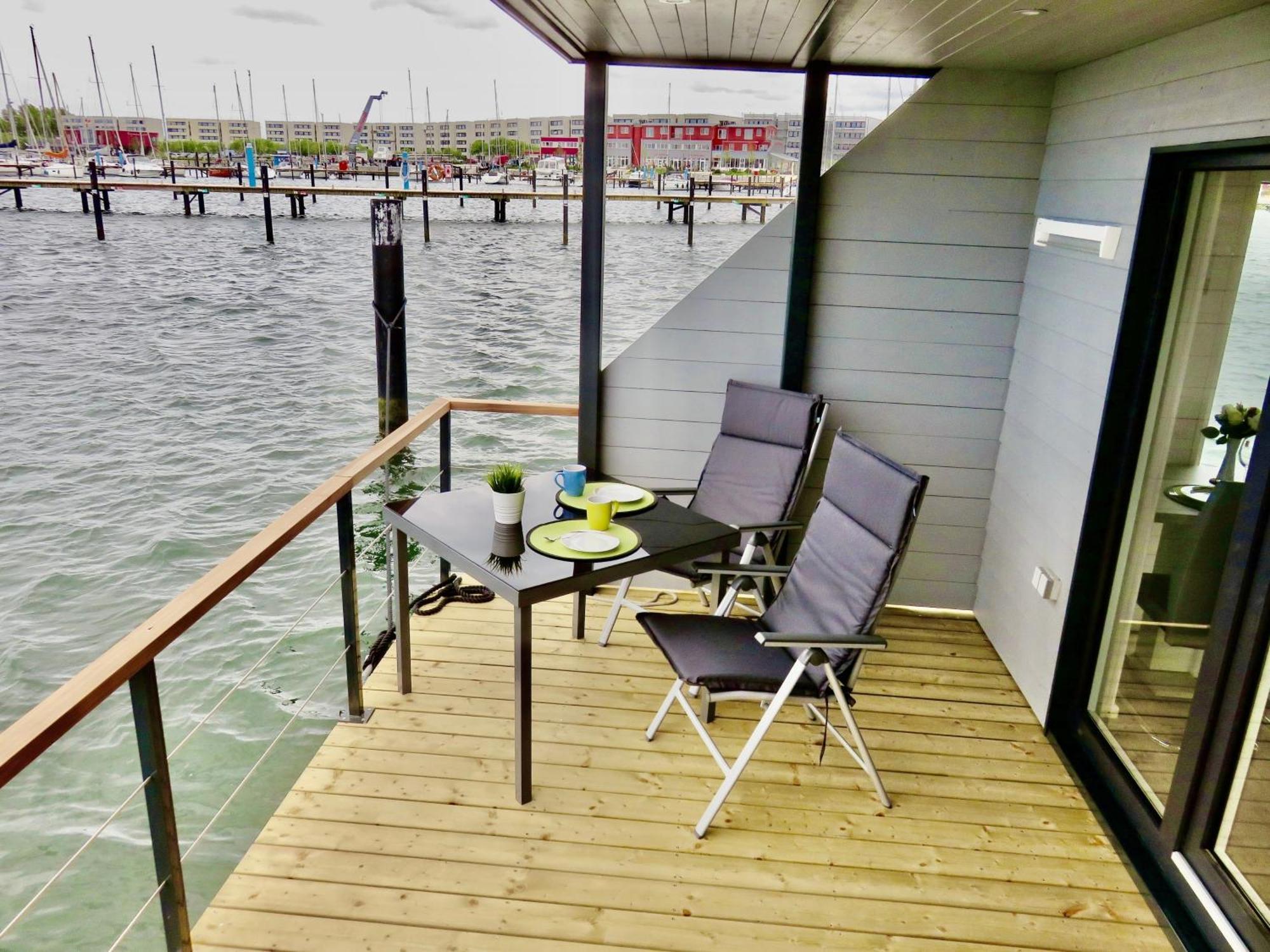 Hausboot Bali Hotel Fehmarn Exterior photo