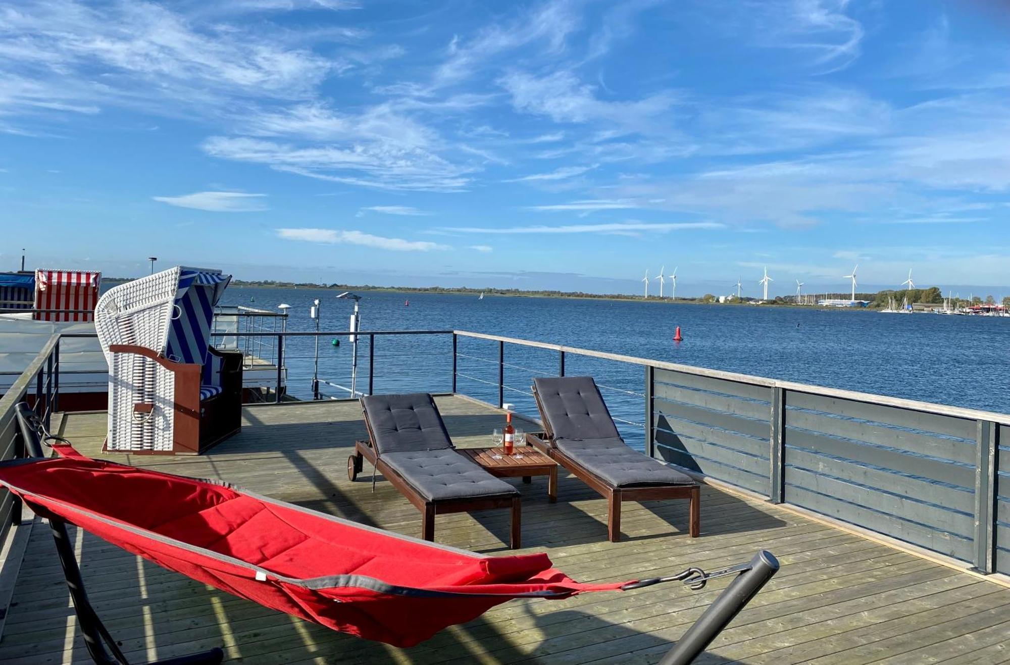 Hausboot Bali Hotel Fehmarn Exterior photo